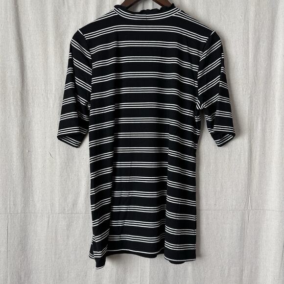 Torrid Striped Women Minimalist Preppy Tee Size 1 Stretchy Comfy 1/2 Sleeves - Picture 9 of 9